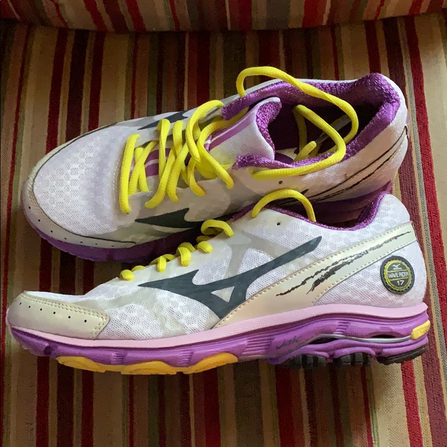 Mizino Running Shoes